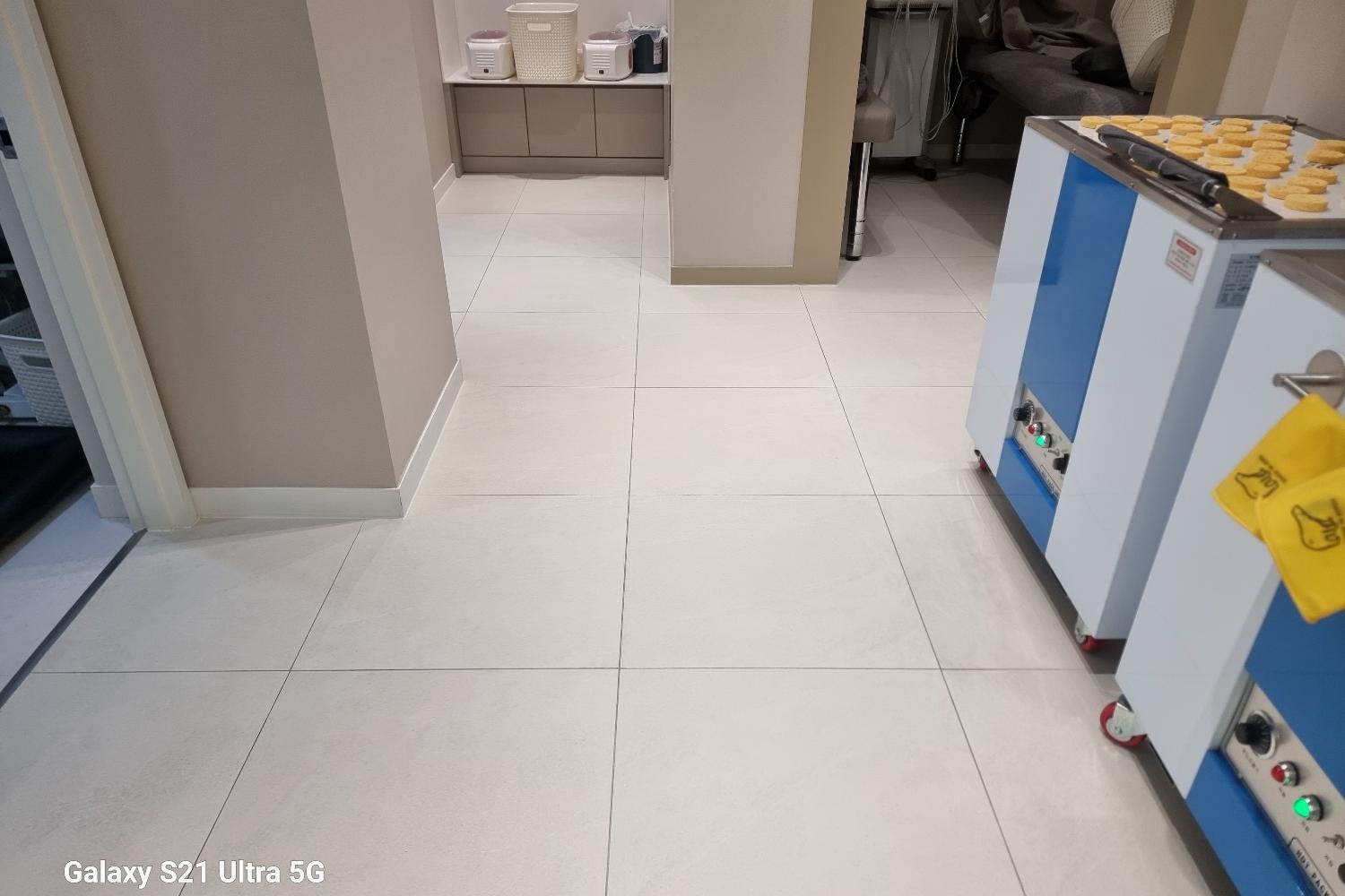 코팅 유지 관리에 적절한 청소 예시