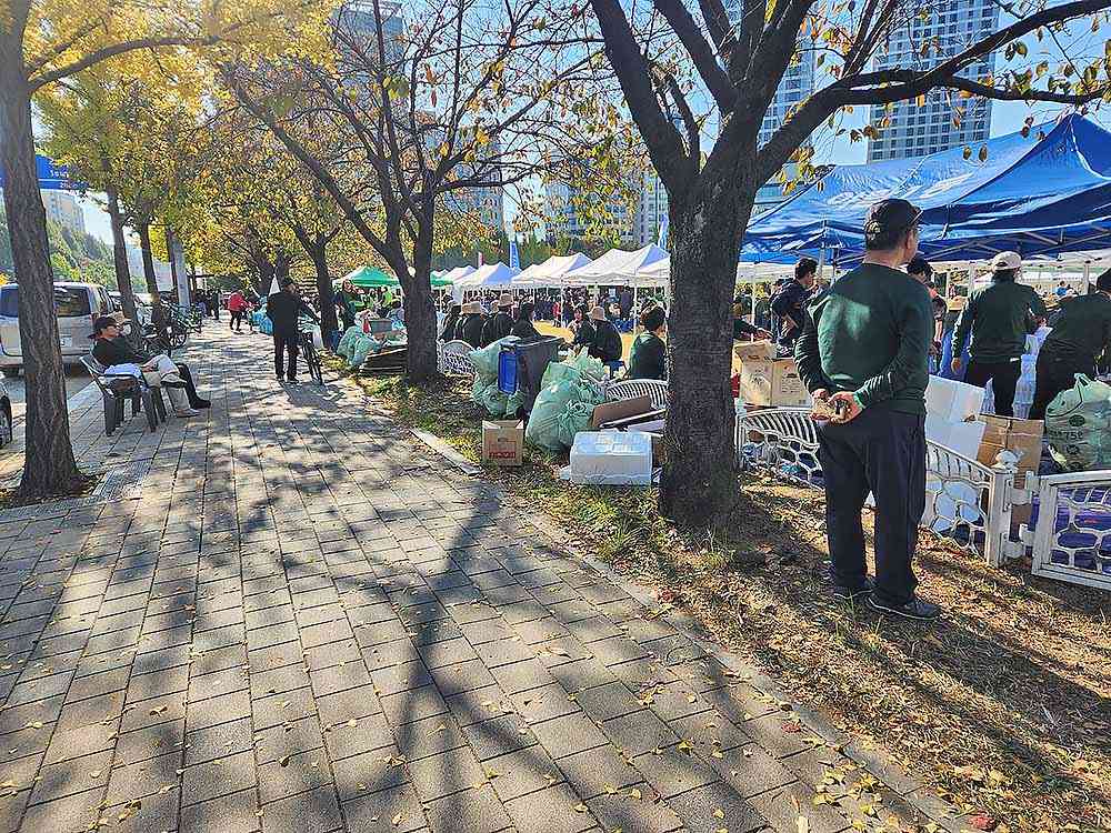 서울 운동회 행사 청소하는 중입니다.