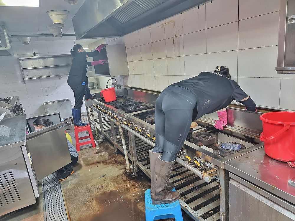 서울 회사 구내식당 청소 전문업체하는 중입니다.