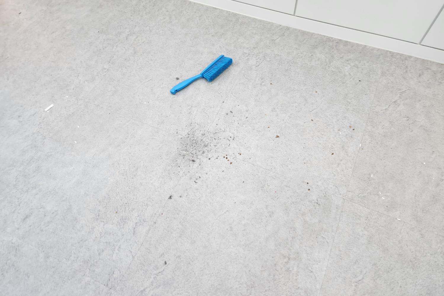 사무공간 청소 진행 사진2