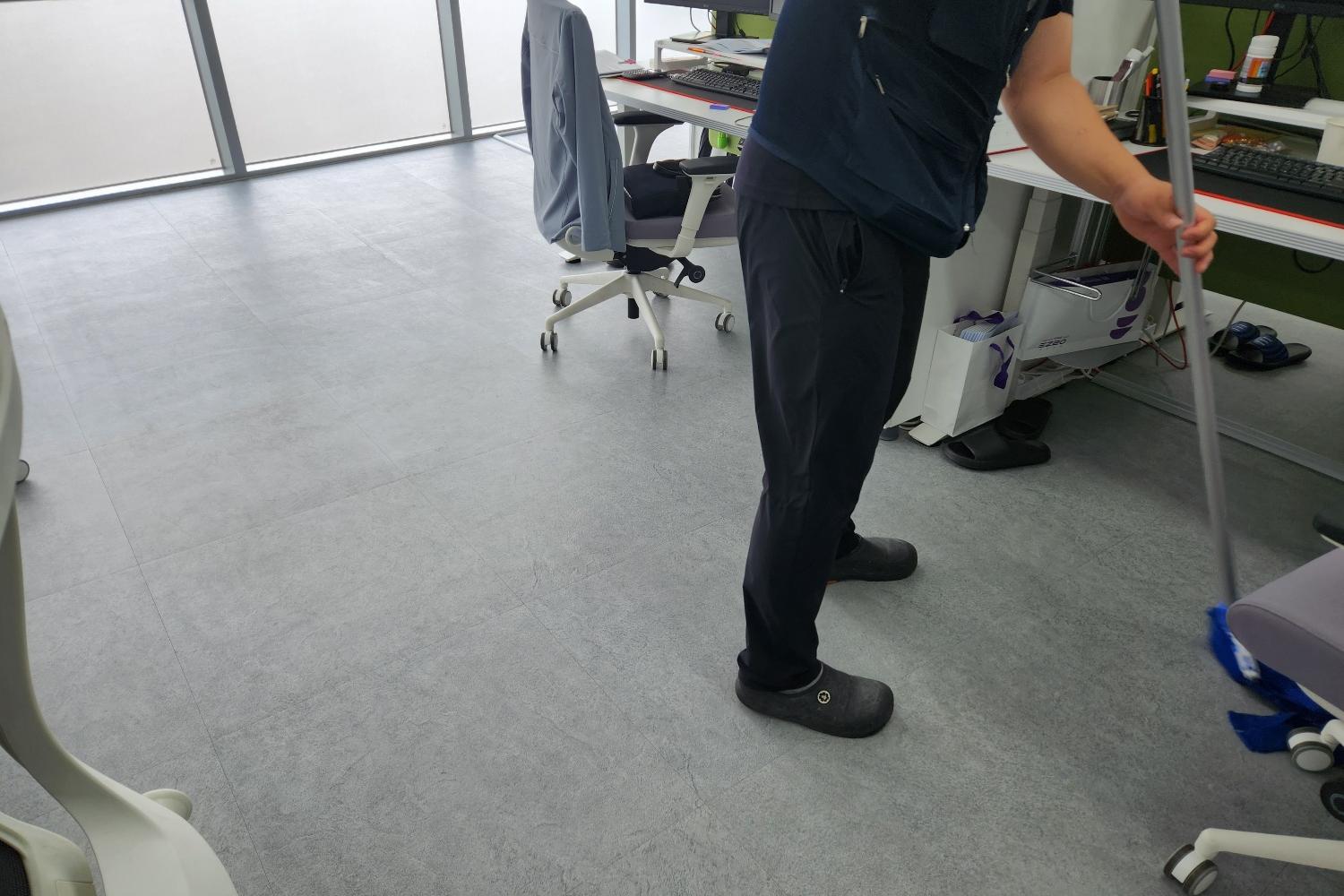 서울지역 사무빌딩 내 청소