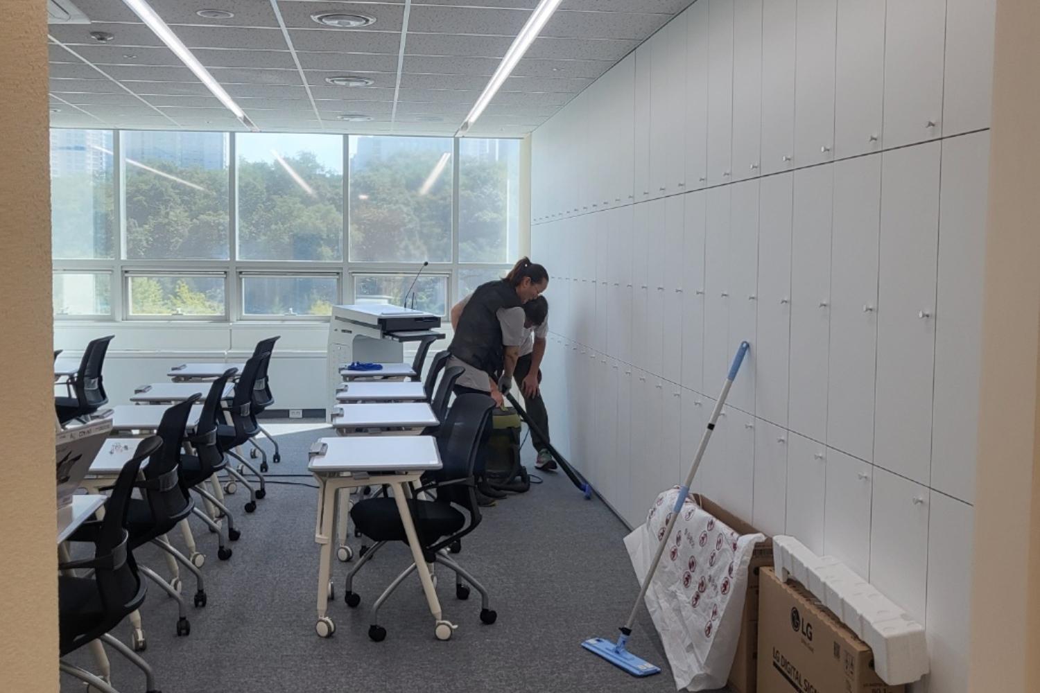 사무실 화장실 소독 작업