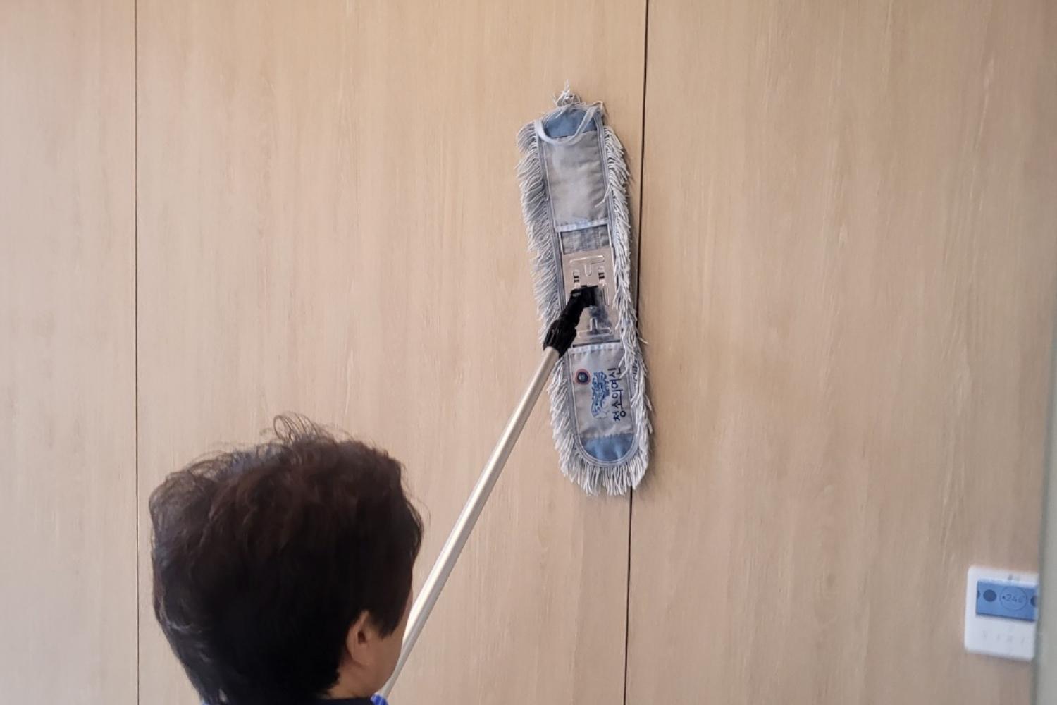 사무공간의 청소 작업 완료 모습