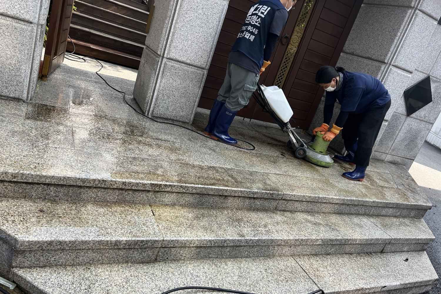 서울점 종로 주택 벽면 상태